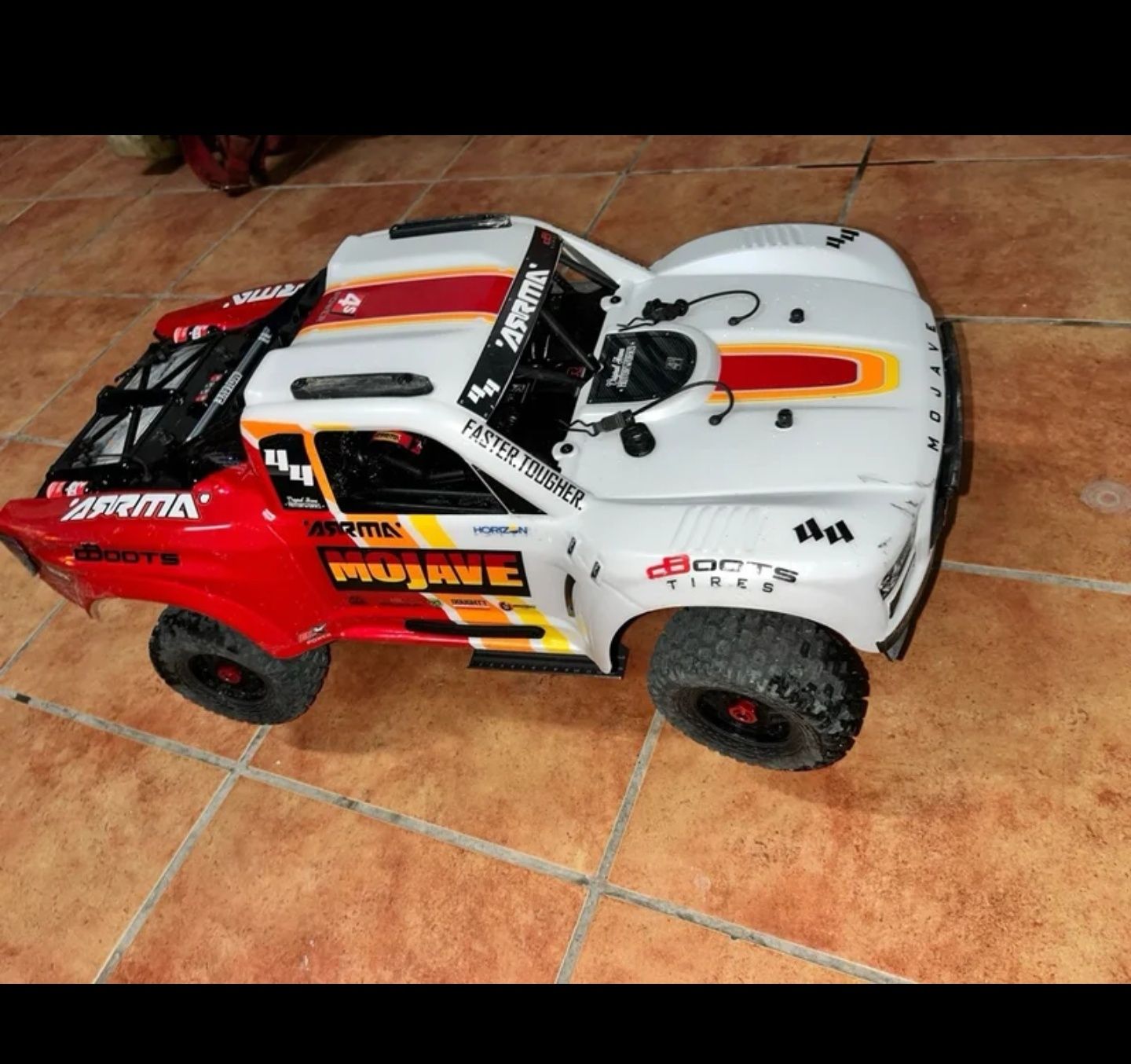Arrma Mojave 4s com 3 baterias