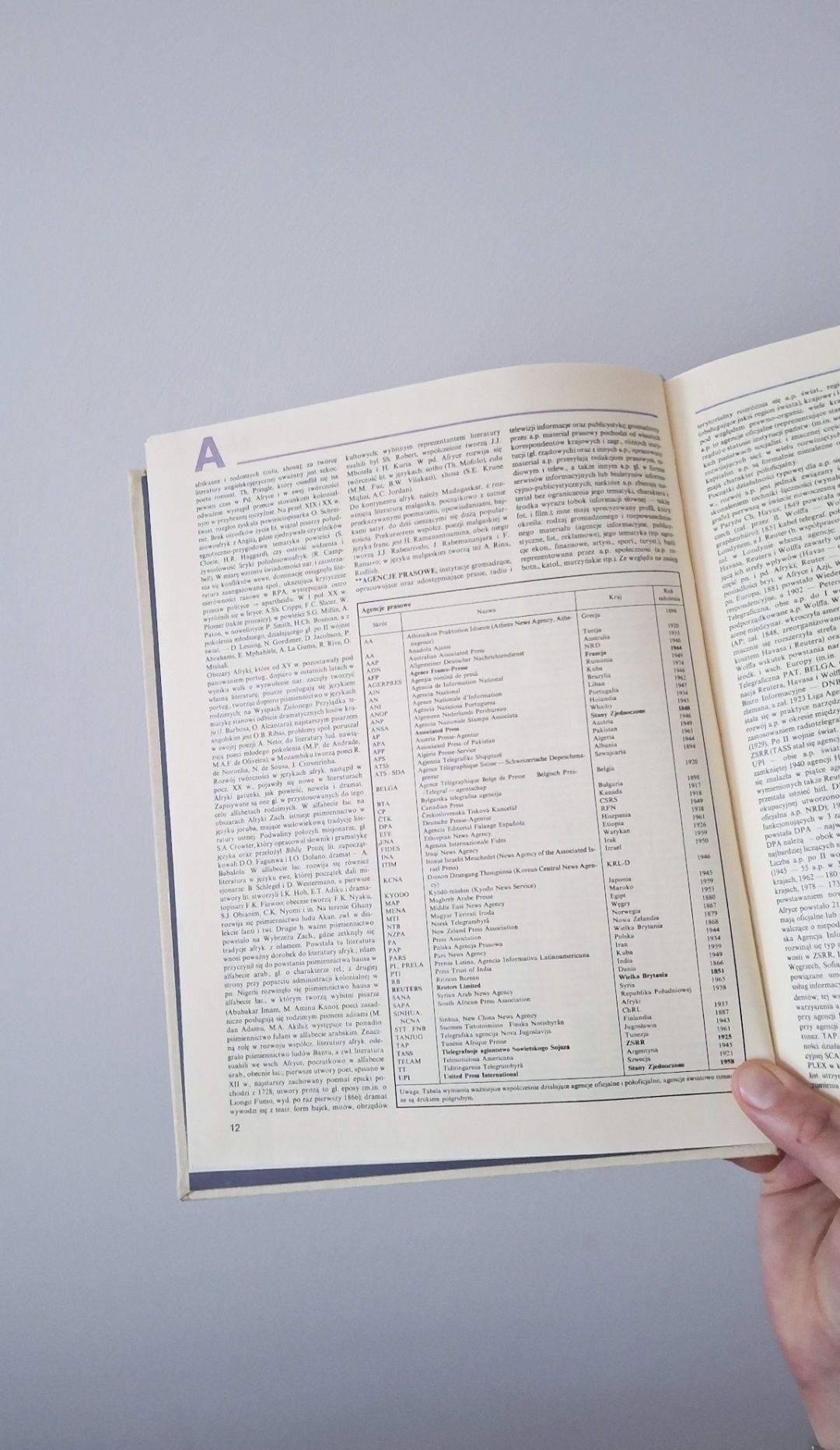 Encyklopedia Powszechna PWN jeden tom od A do Z twarda okładka
