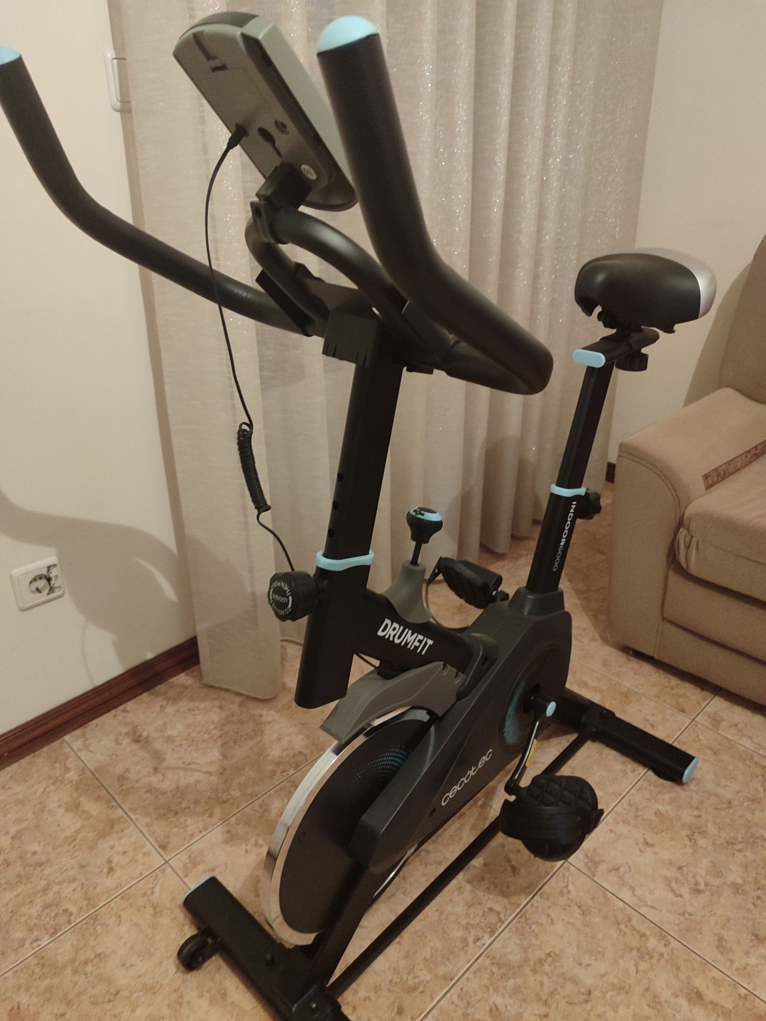 Bicicleta Estática CECOTEC Drumfit Indoor 6000 Compact (Vol.Inércia: 6