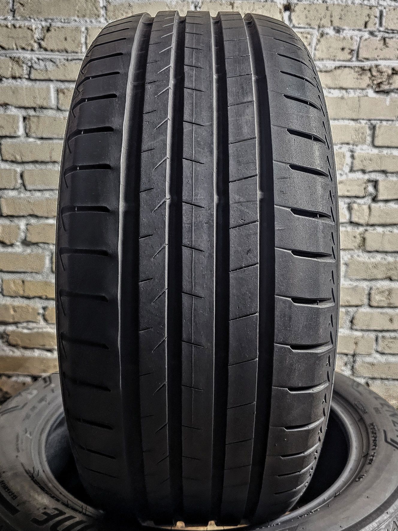 Пара 235/50r19 Bridgestone | 7mm | 2019 | Mexico | Преміум | Ідеал