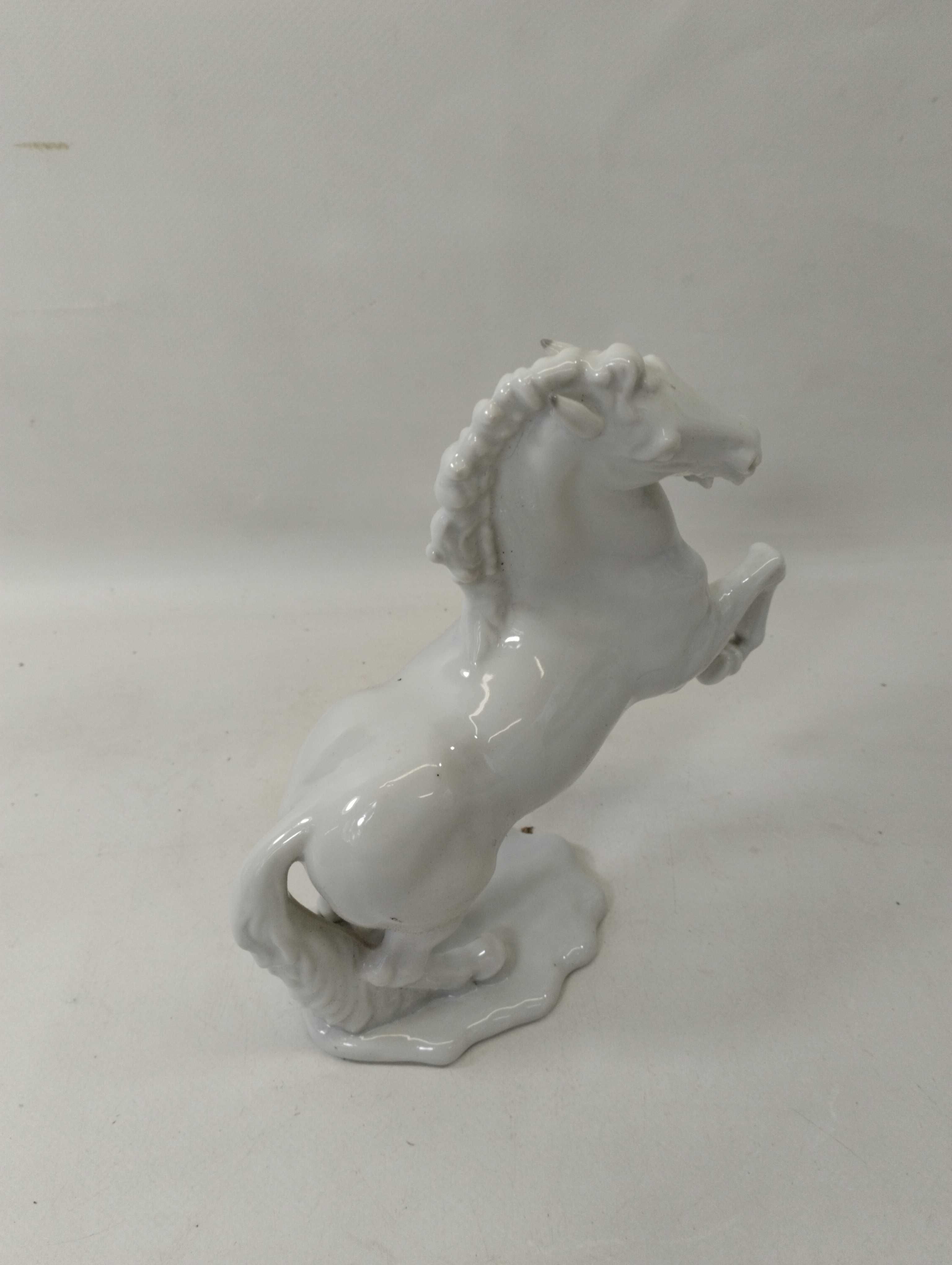 Figura Porcelanowa Konia