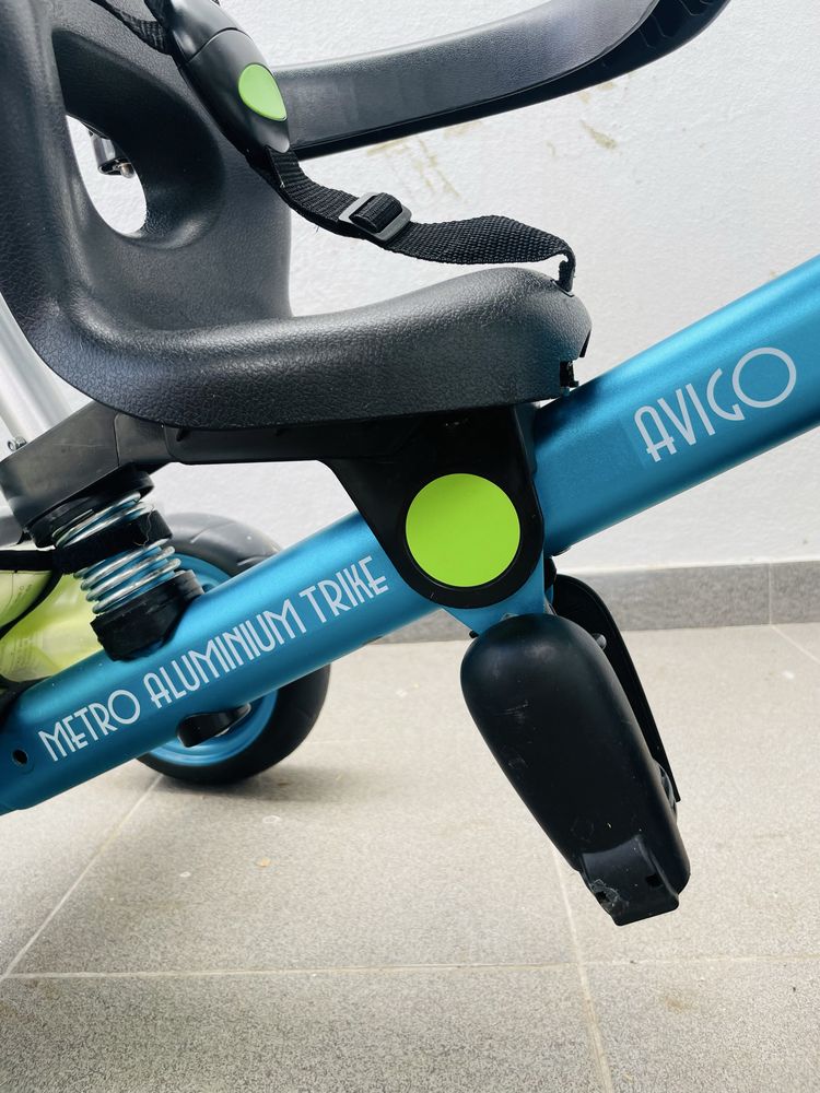 Triciclo Avigo em bom estado