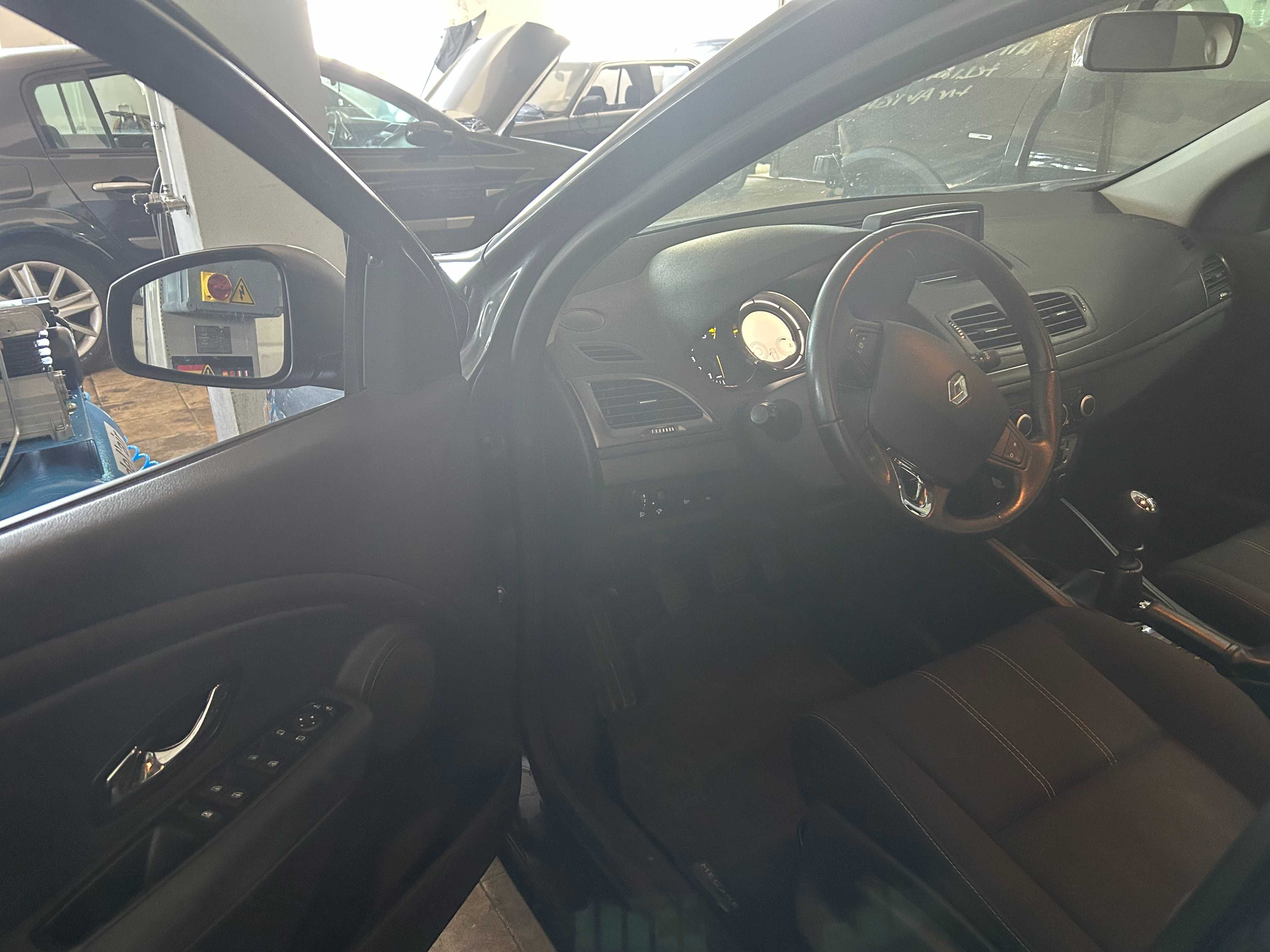 Frente completa Renault Megane Sport Tourer 2015
