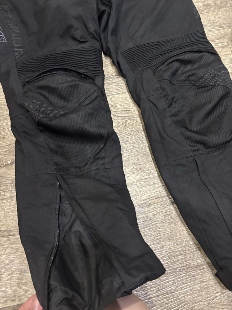 Мотоштани CORDURA розмір Л. без захисту на колінах, збоку на бедрах є