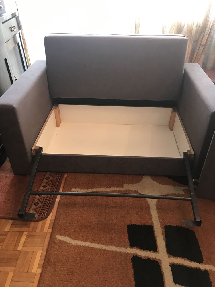 Sofa szara używana z funkcja spania .