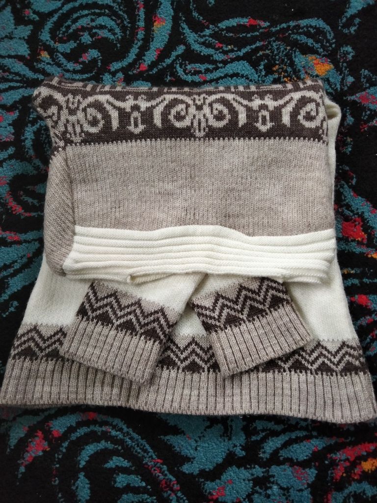 Тепла жіноча кофта светр