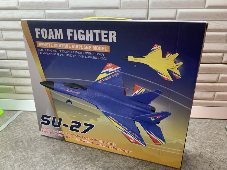 Літак на пульту SU-27