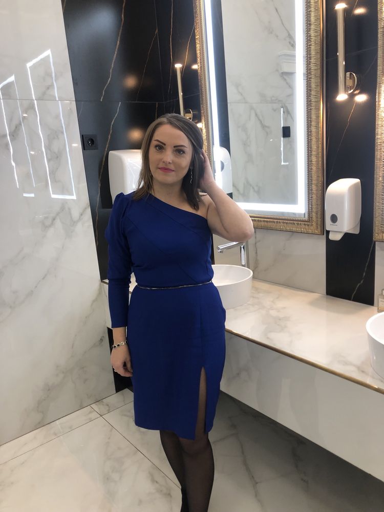 Стильна сукня в синьому кольорі на одне плече