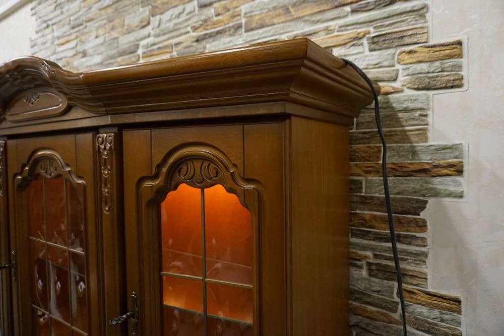 Kredens , Witryna z komodą podświetlana orzechowa szer 130 cm (p-1131)