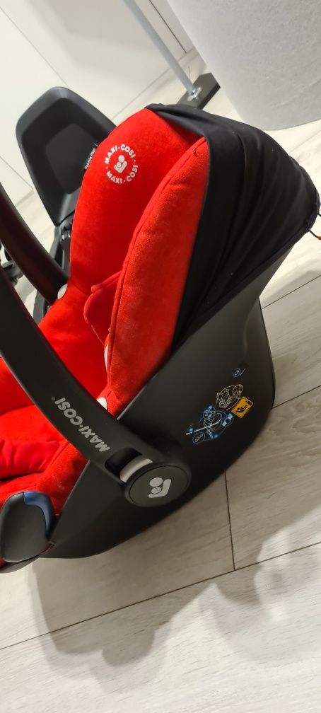 Fotelik dla niemowlaka Maxi Cosi Pebble Plus z bazą 2wayfix 0-12 kg