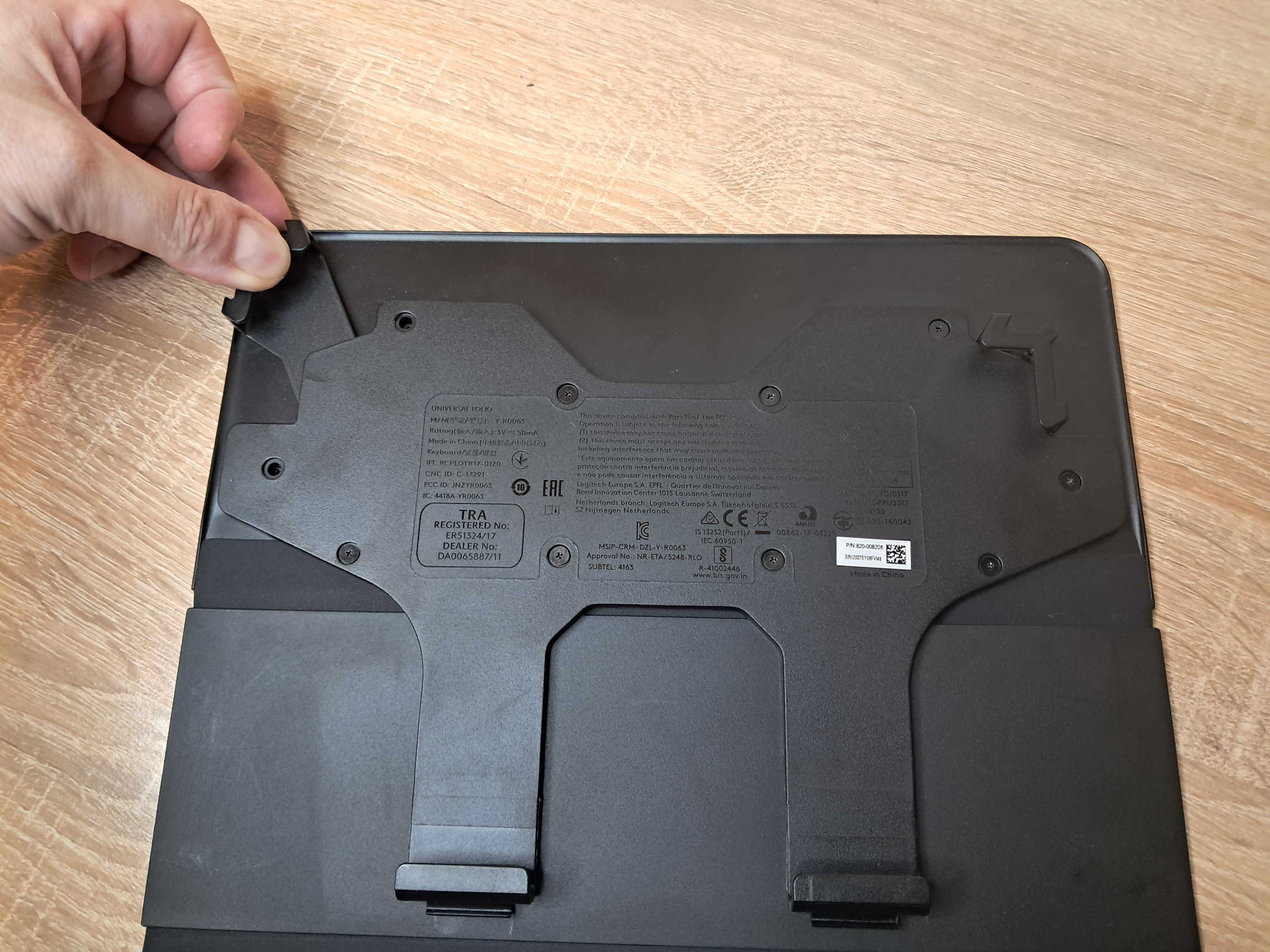 Чохол для планшету з клавіатурою Logitech Universal Folio