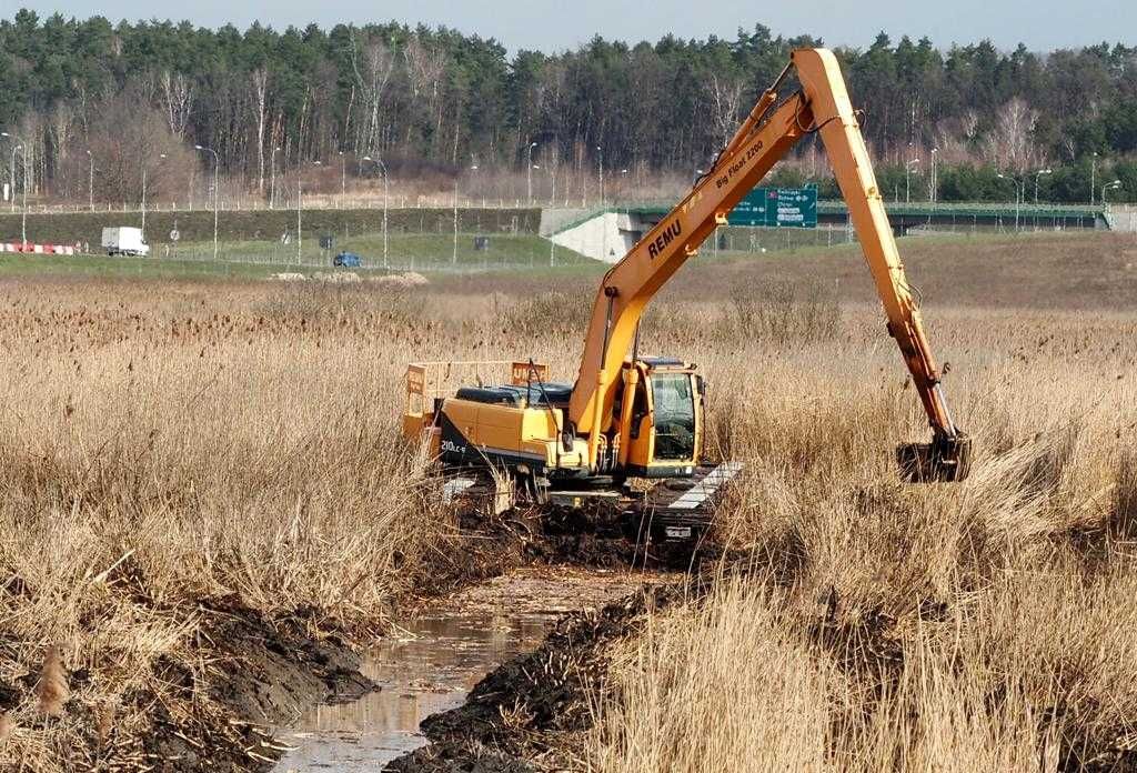 Koparka pływająca 32m long melioracja błotniak staw torf odmulanie