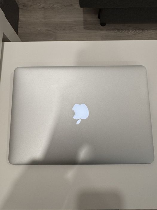 Apple MacBook Air "Core i7" 2.0 13" (Mid-2012)