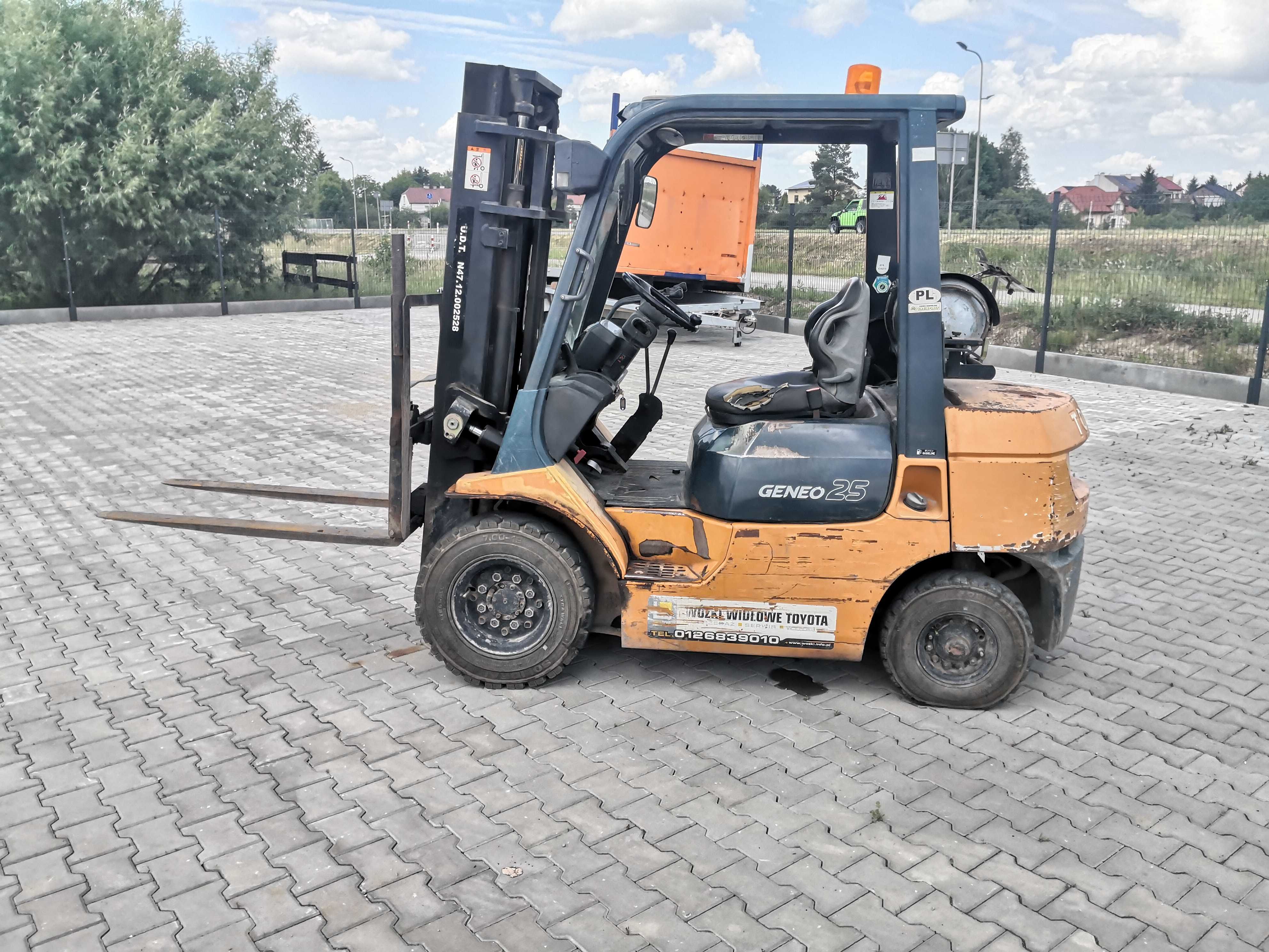 wózek widłowy TOYOTA 40-7FG25 Książka UDT możliwy dowóz widlak
