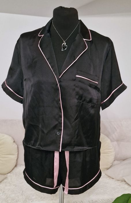 Piżamka satynowa,dwuczęściowa.