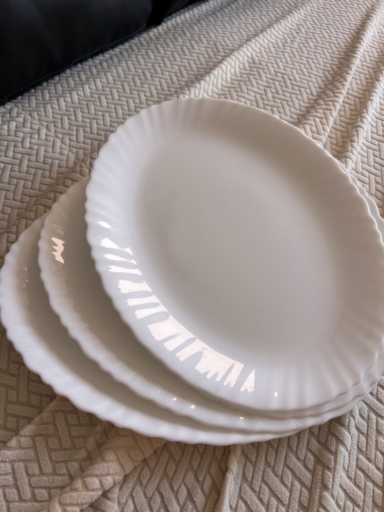 Pratos ovais brancos — conjunto de 4, simples e elegantes
