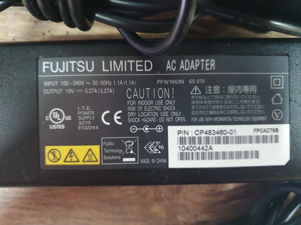 Зарядка зарядное блок питания живлення Fujitsu 100w 19v×5.27a оригінал