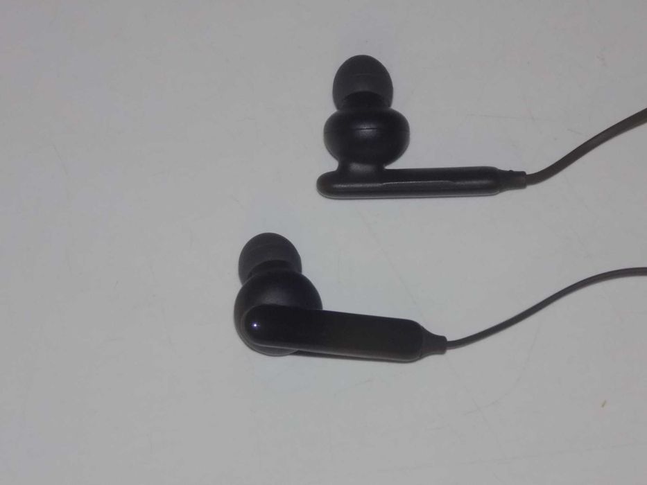 Słuchawki bezprzewodowe bluetooth  Samsung U FLex ( bdb )