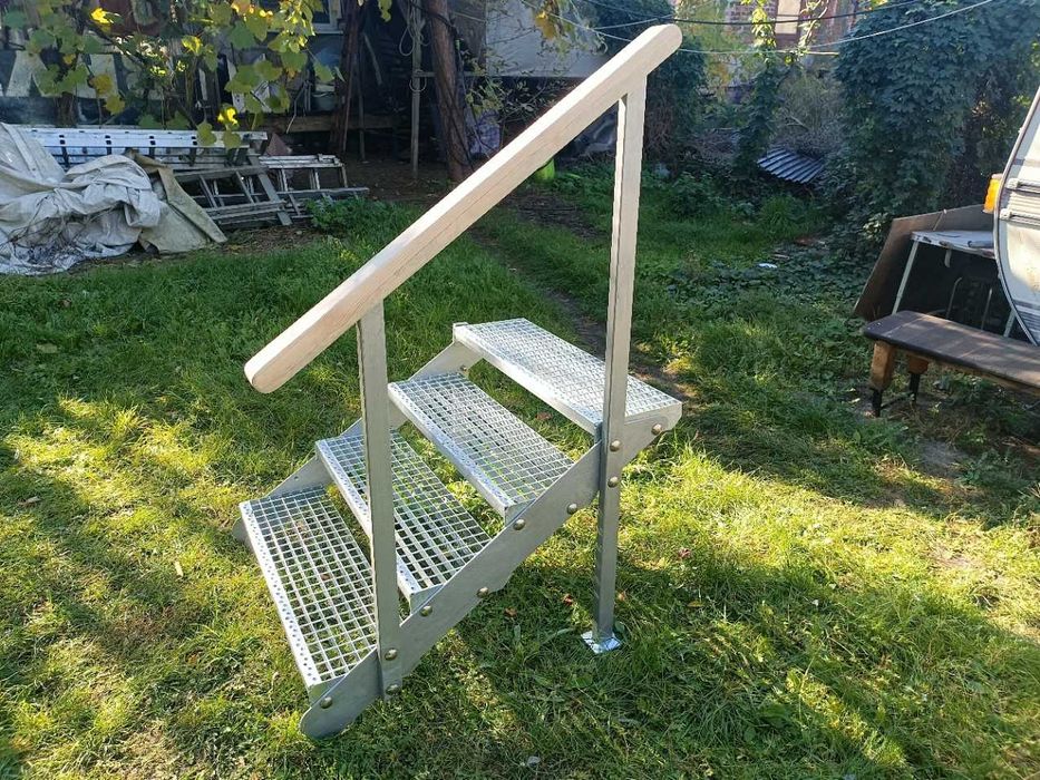 schodki do domku  holenderskiego, przyczepy cmapingowej, tarasu.