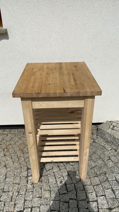 Jeżdżący mini barek-stolik idealny na taras lub do ogrodu