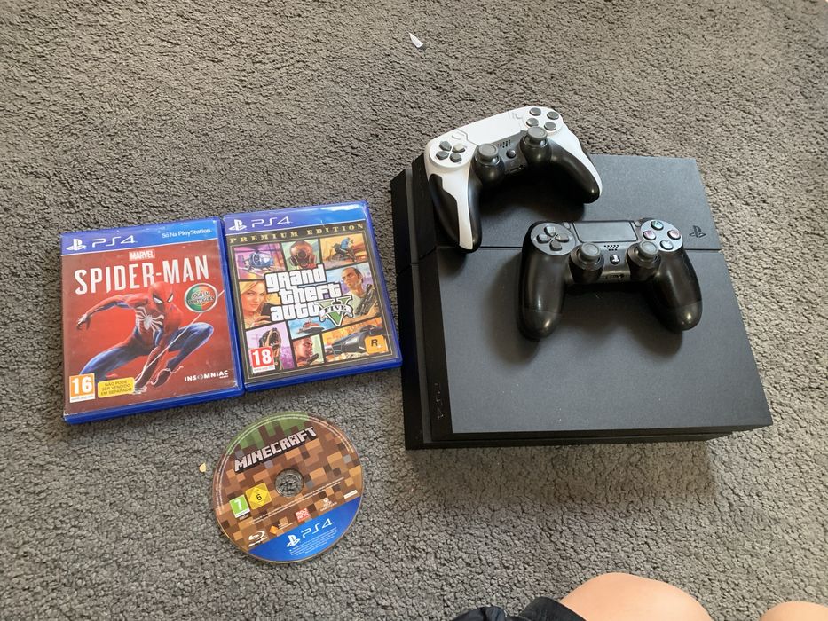 ps4  e jogos  e 2 manetes