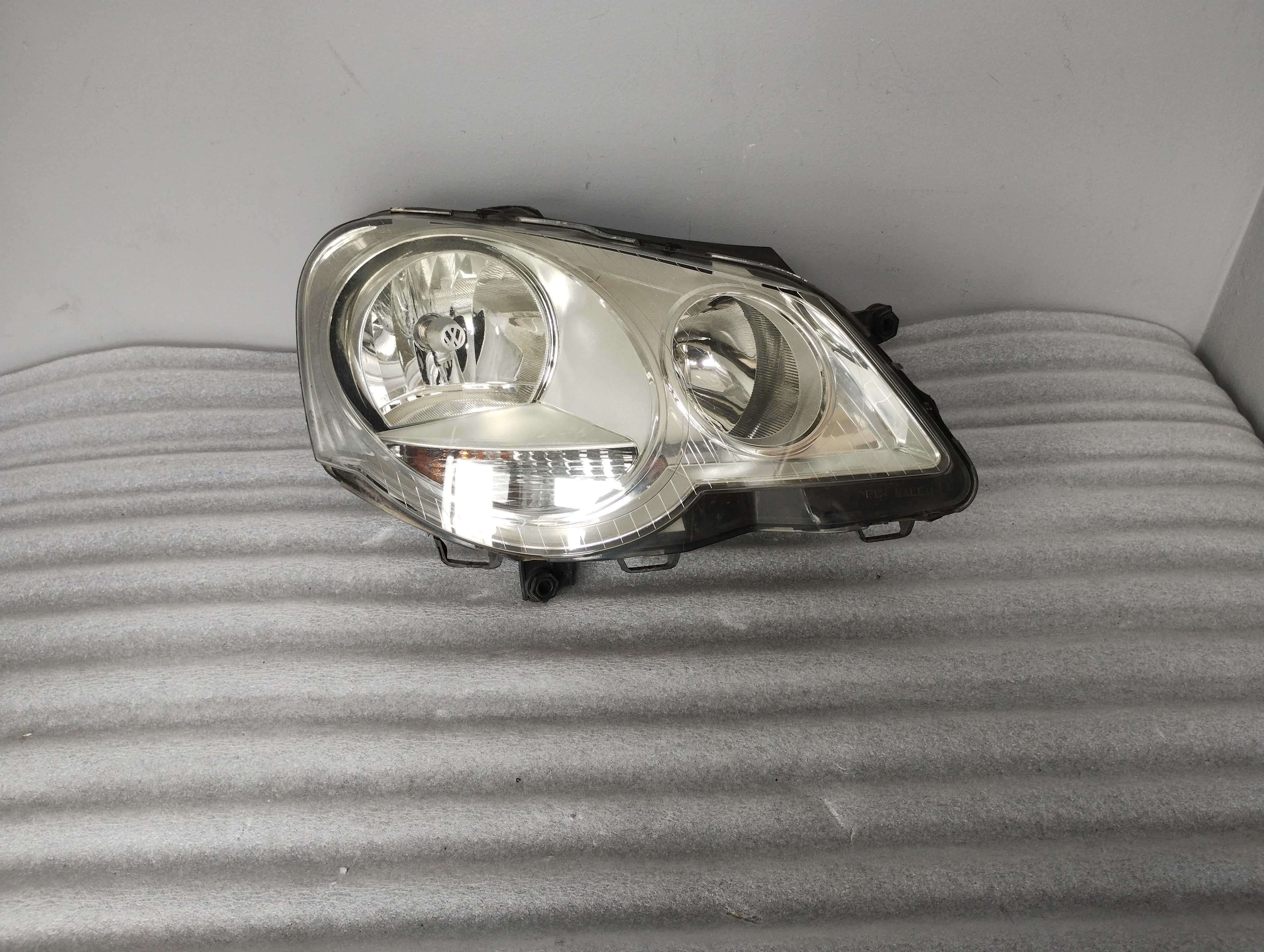 Lampa prawa Reflektor prawy Polo IV Lift