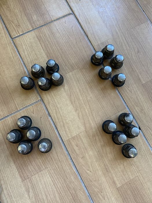 Гайка колісна ОРИГІНАЛ хонда honda civic 4d  болт колёсный