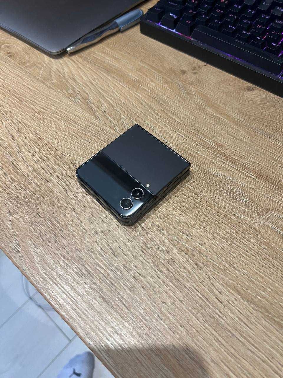Samsung Galaxy Flip 4