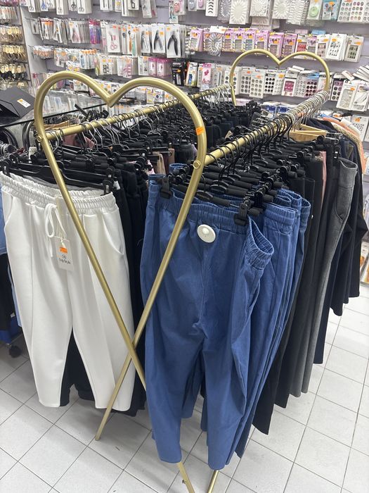 espositor de roupa calca