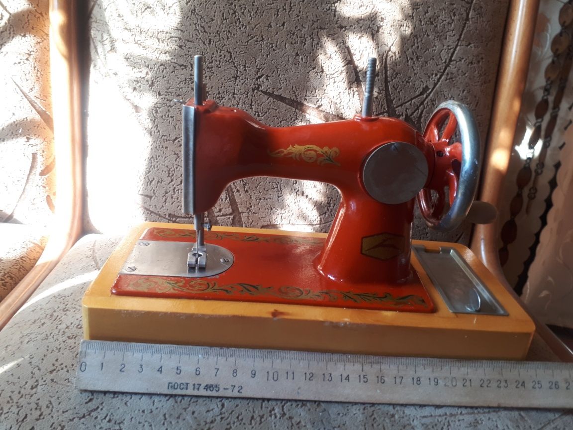 Дитяча швейна машинка ДШМ-2