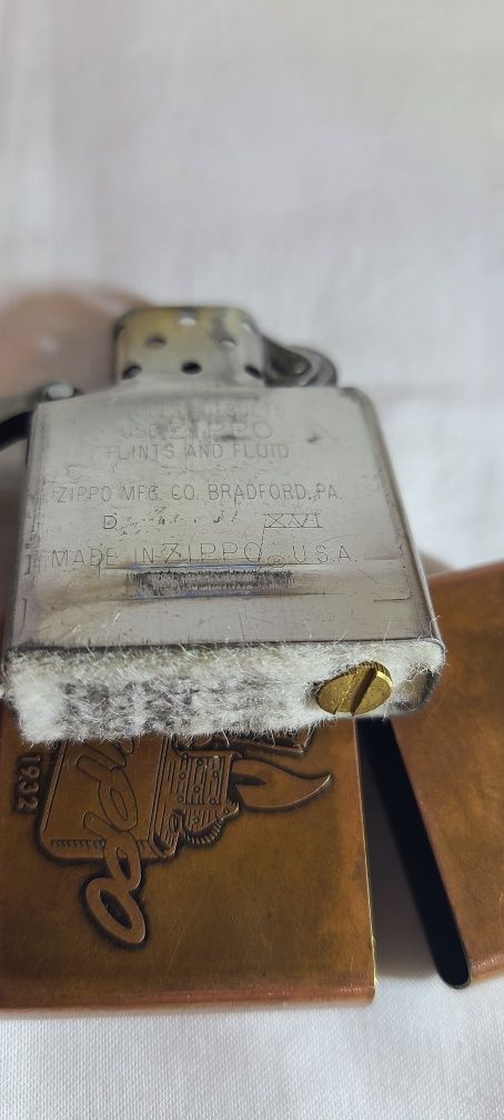 Zippo зажигалка.