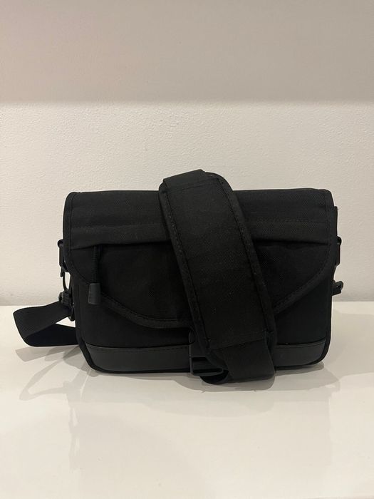 Kit Máquina Fotográfica CANON EOS 2000D