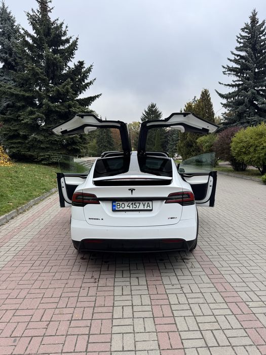 Пподам Tesla Model X