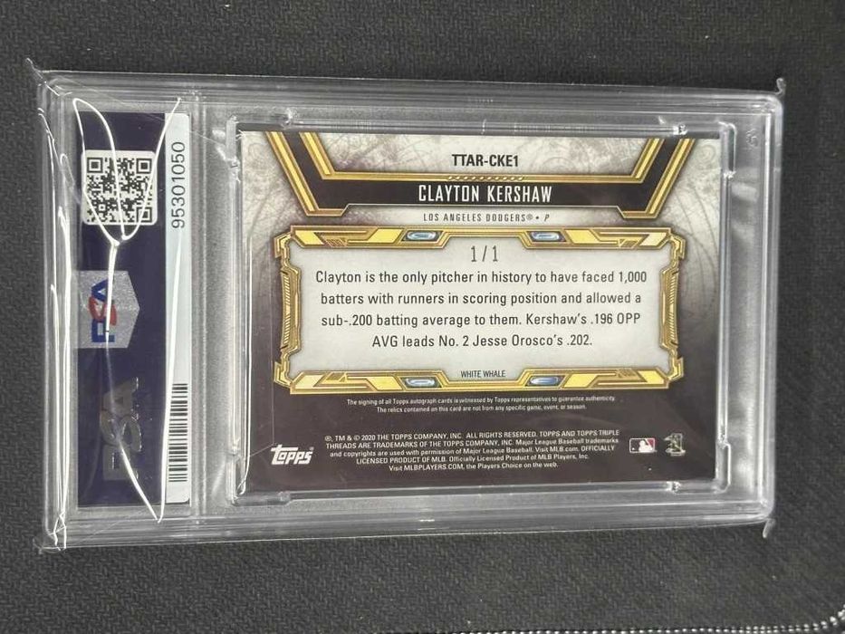 Camisola azul autografada de Clayton Kershaw, Topps Triple Threads