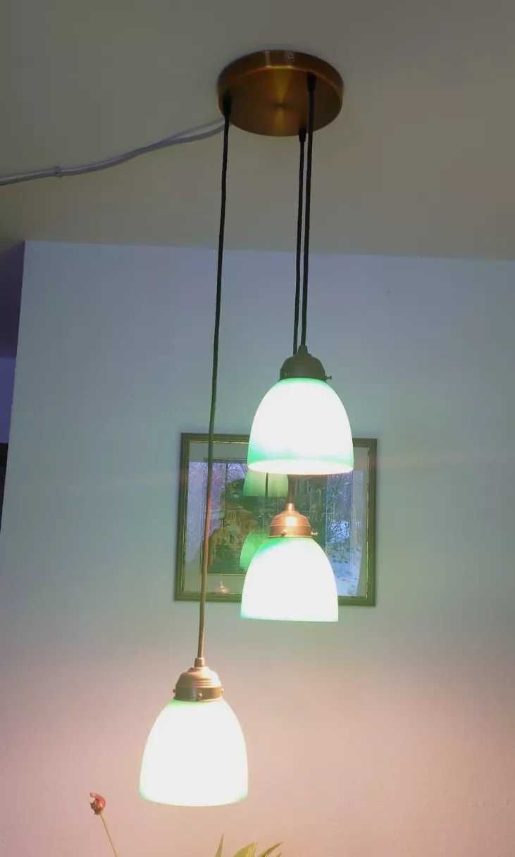 Luminária Art Déco em vidro triplo com luz em latão