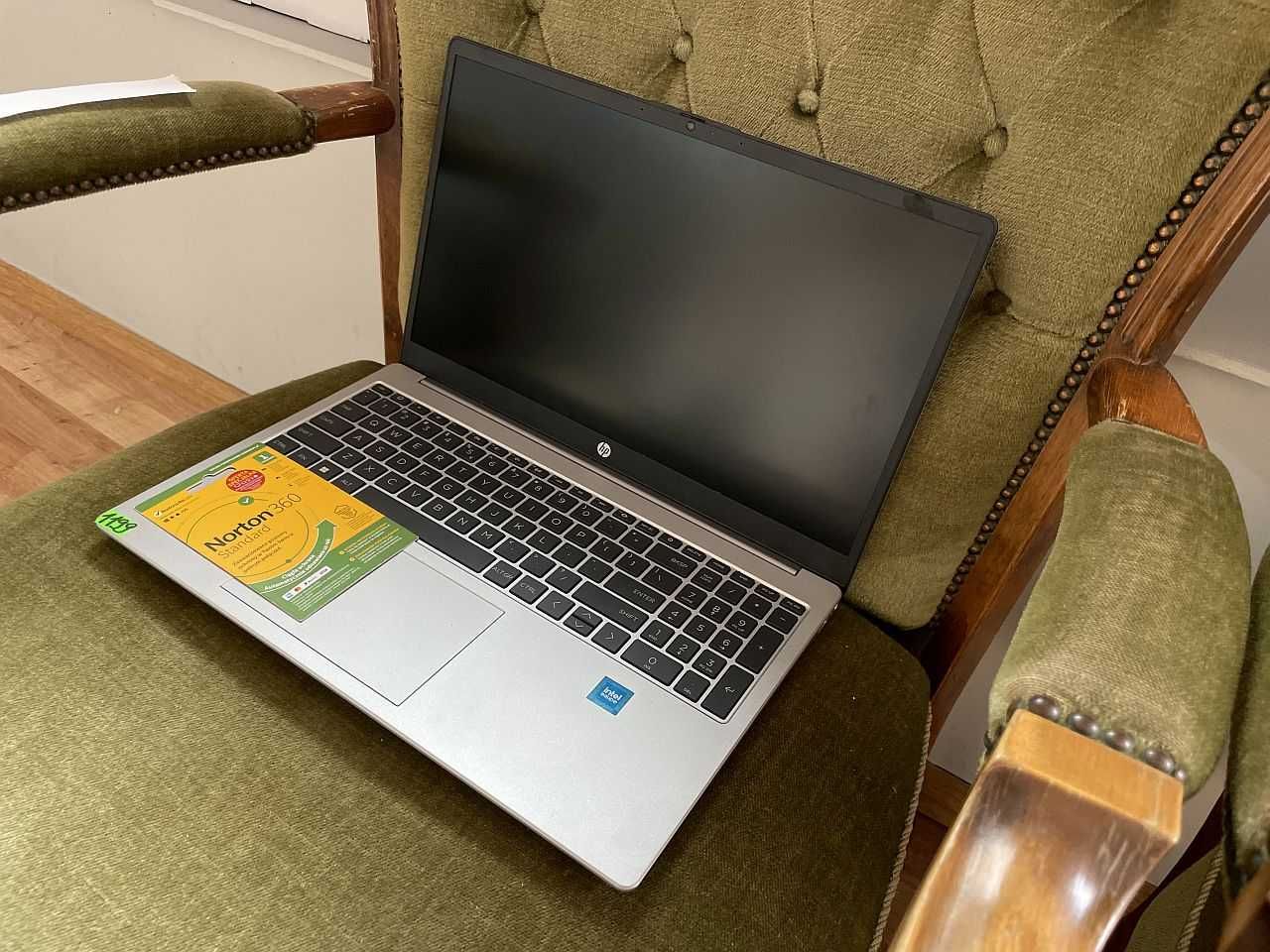 Laptop HP 250 G10 I5 8GB SSD 256 ! Jak Nowy !