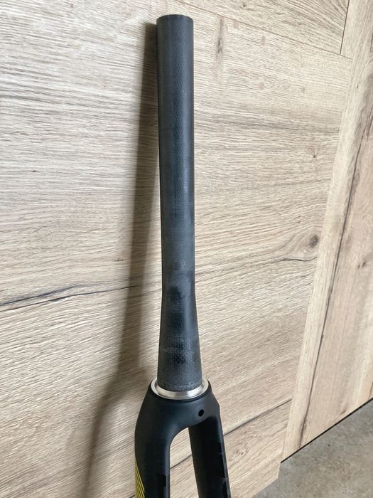 Nowy widelec szosowy carbon Bianchi QR9