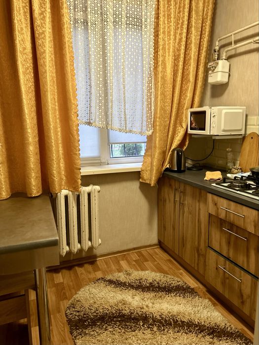 Посуточно, почасово 1 ком, 4 больница 40 лет,