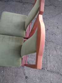 Krzesła  widoczne na zdjęciach