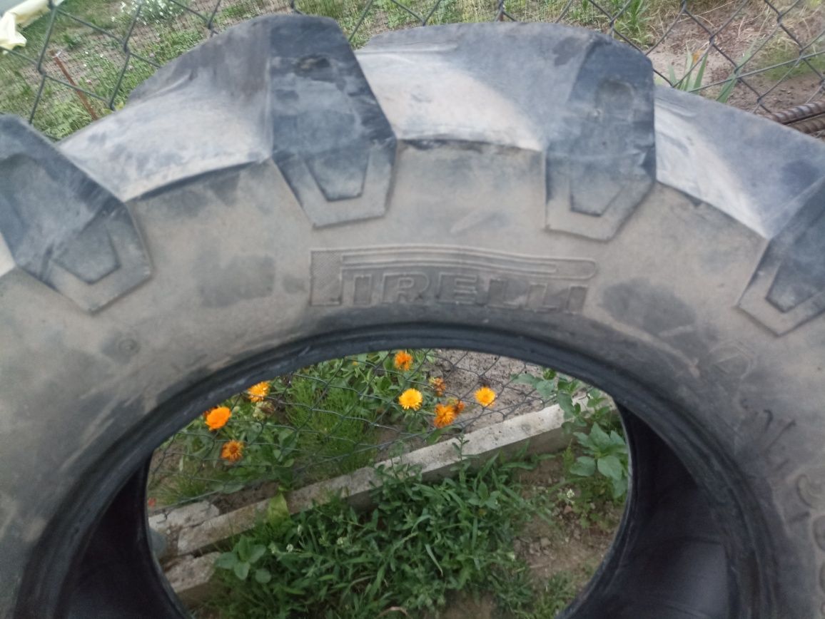 Opony 360/70/R24
