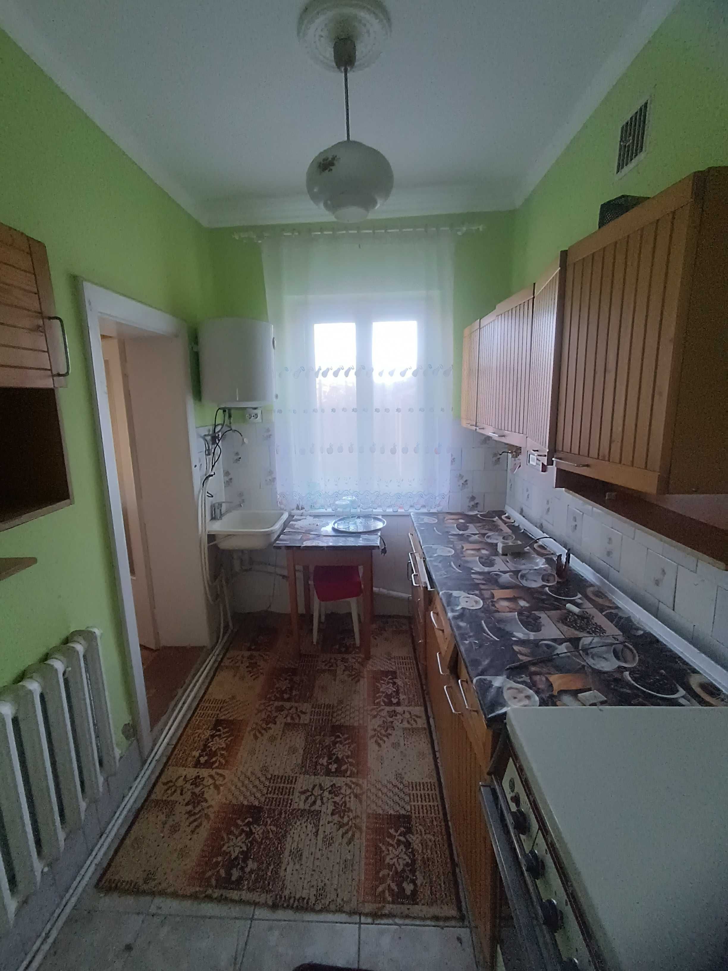ПРОДАЖ 4х кімнатного БУДИНКОВОЛОДІННЯ (2 окремих будинки) у передмісті