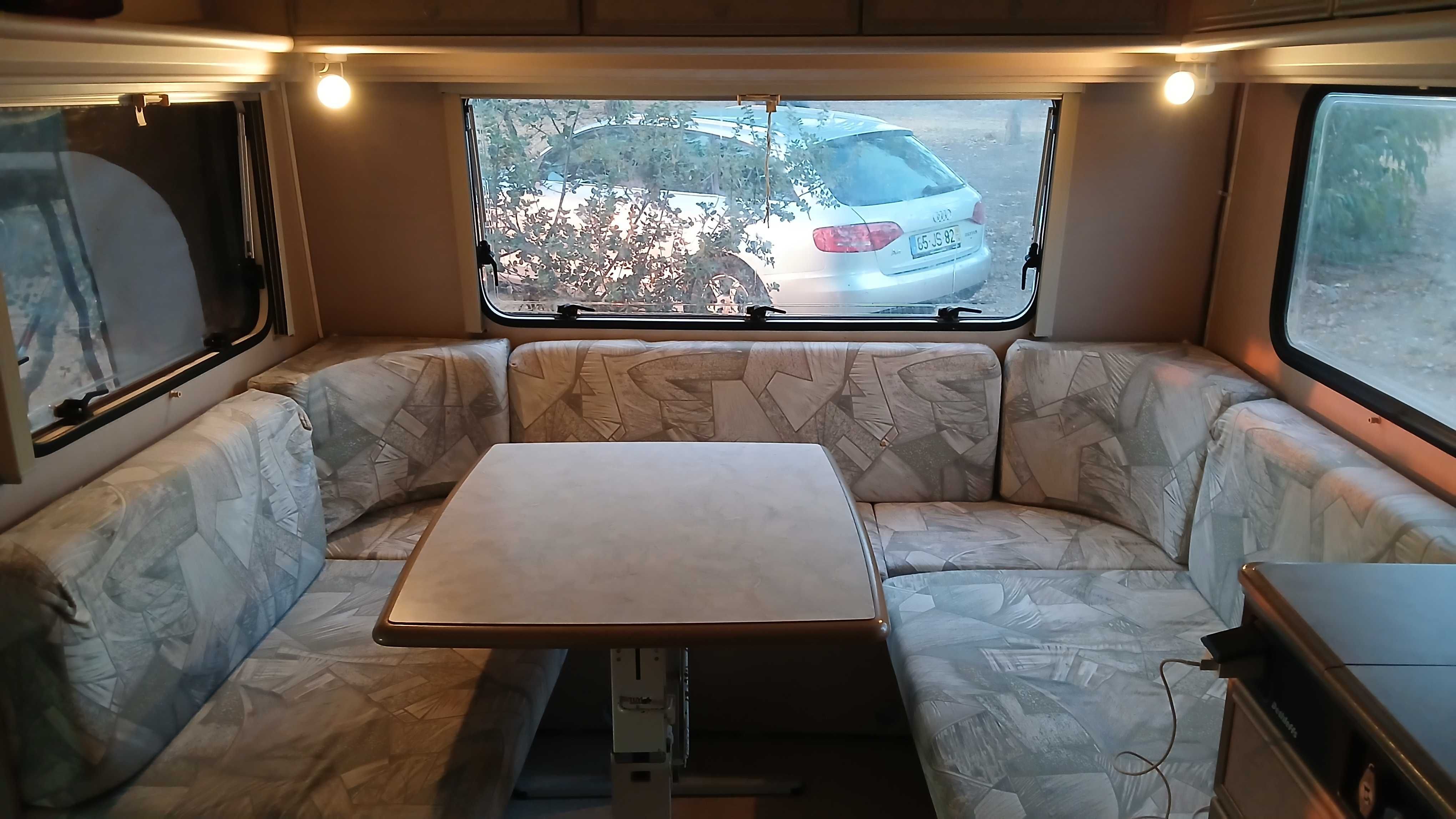 Caravana Dethleffs Nomad com avançado