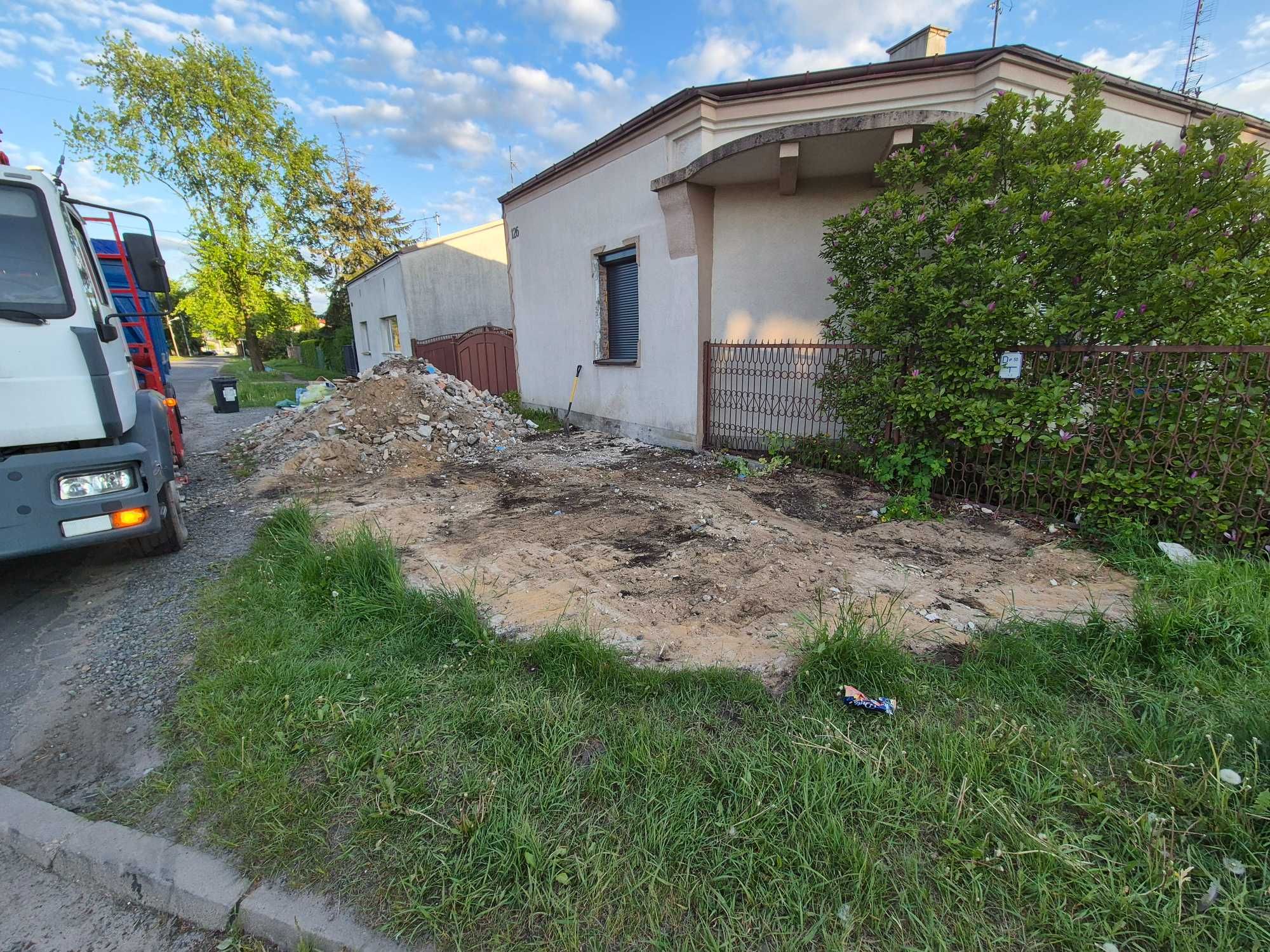 Przyjmę gruz ziemię i piasek bez śmieci 
Udostępnię miejsce/odbiorę