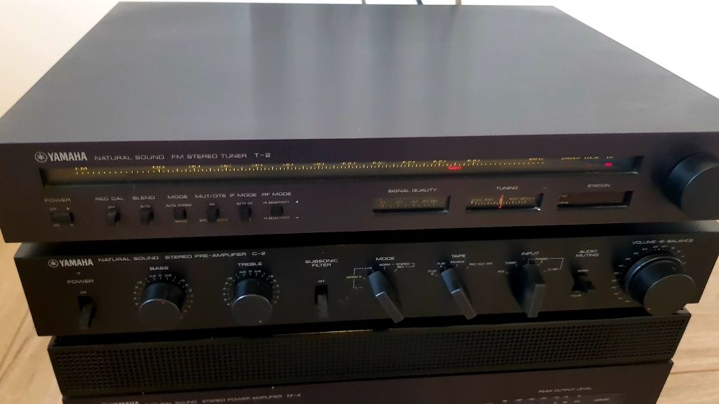 Zestaw Yamaha M-4 Pre-amp C-2 tuner T-2