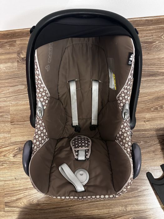 Maxi-Cosi CabrioFix 0–13 kg – fotelik z budką, dobry stan