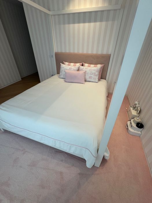 Cama de menina em madeira lacada