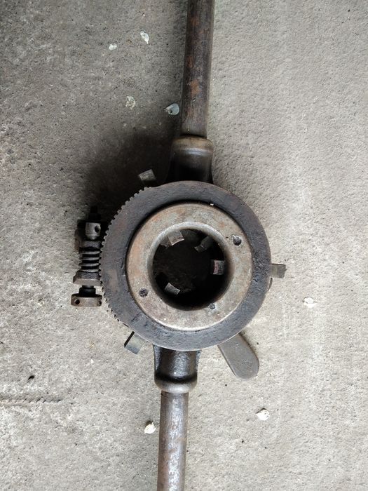 Клупп для нарезки резьбы, труборез