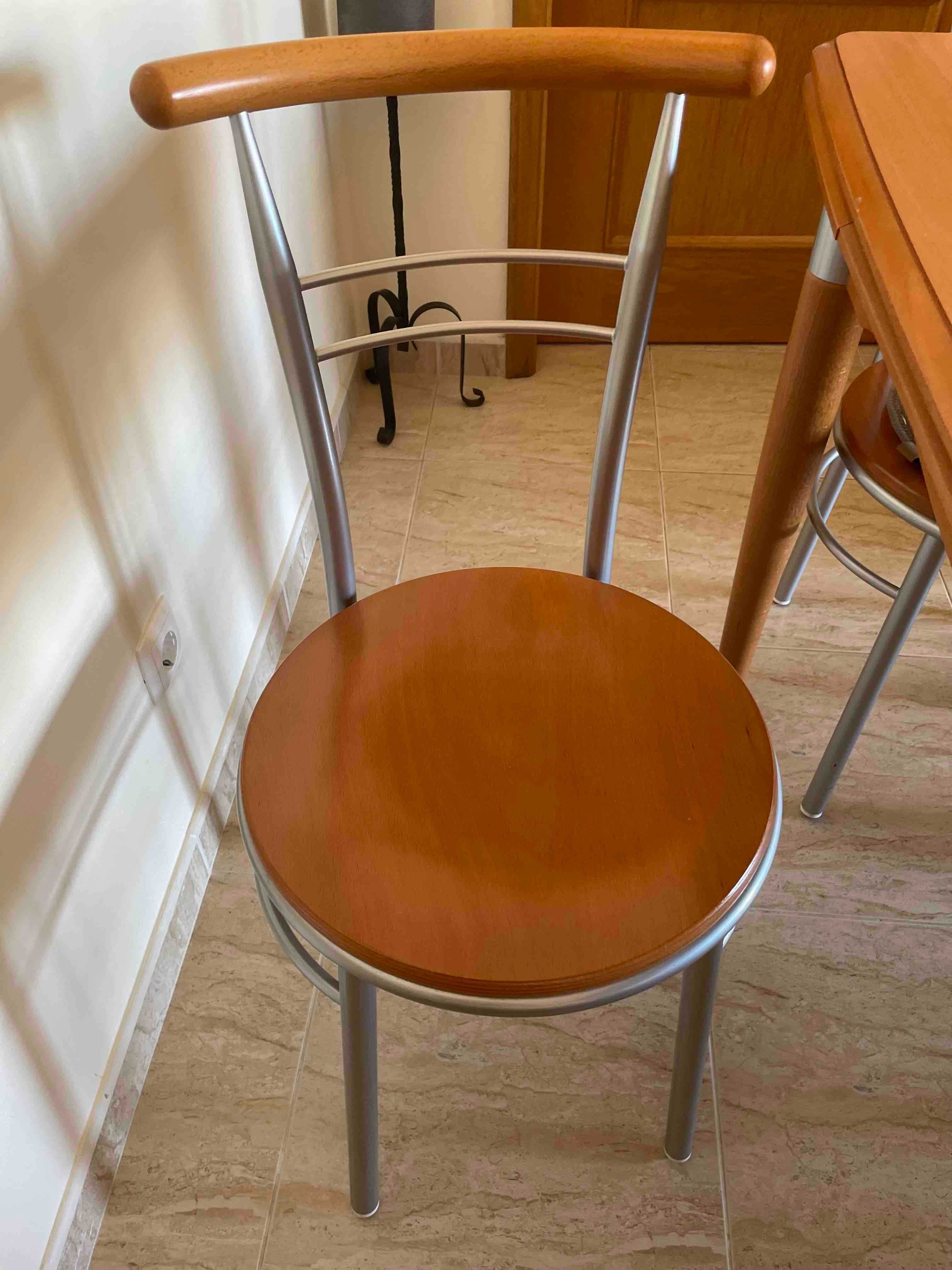 Mesa de jantar extensível com 4 cadeiras