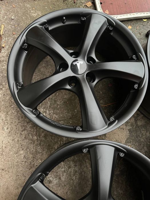 Диски 5/114.3 r20 tesla