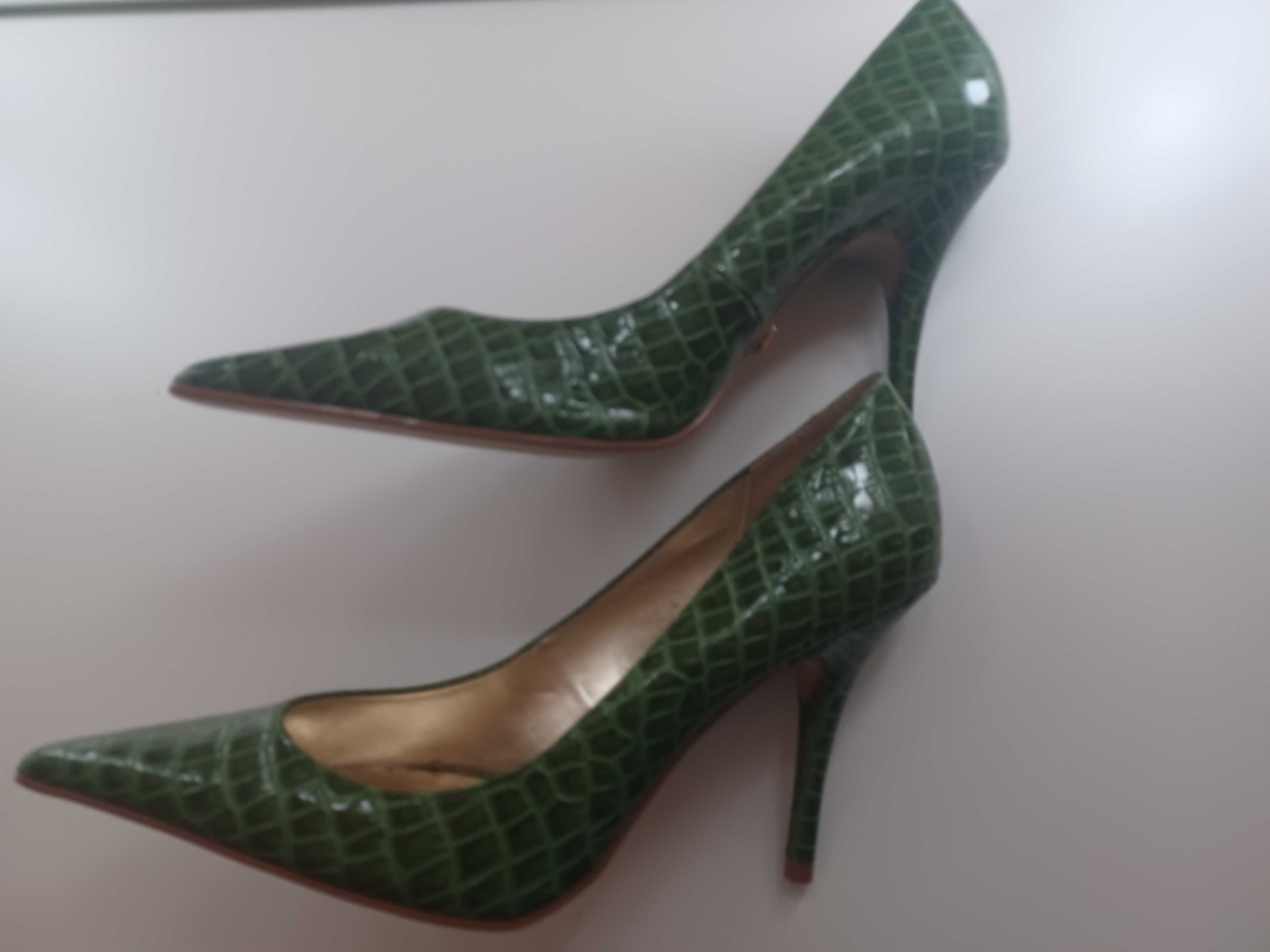Czółenka szpilki CATWALK zielone wężowe roz. 39 + torebka gratis.